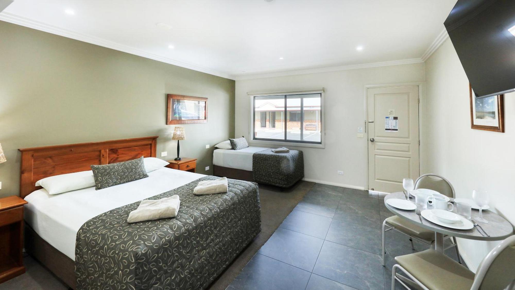 The Saltbush Motor Inn Hay Extérieur photo