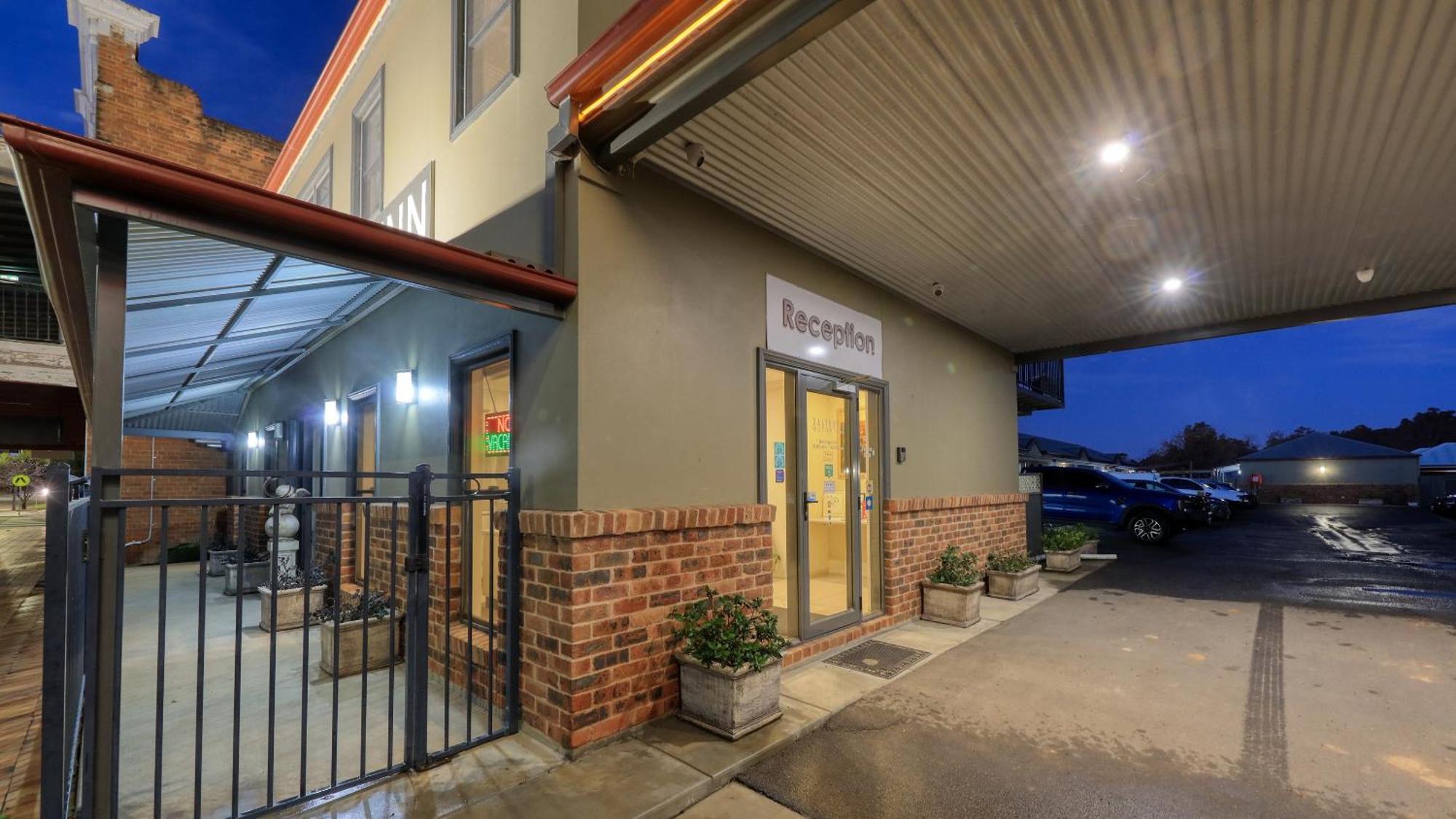 The Saltbush Motor Inn Hay Extérieur photo