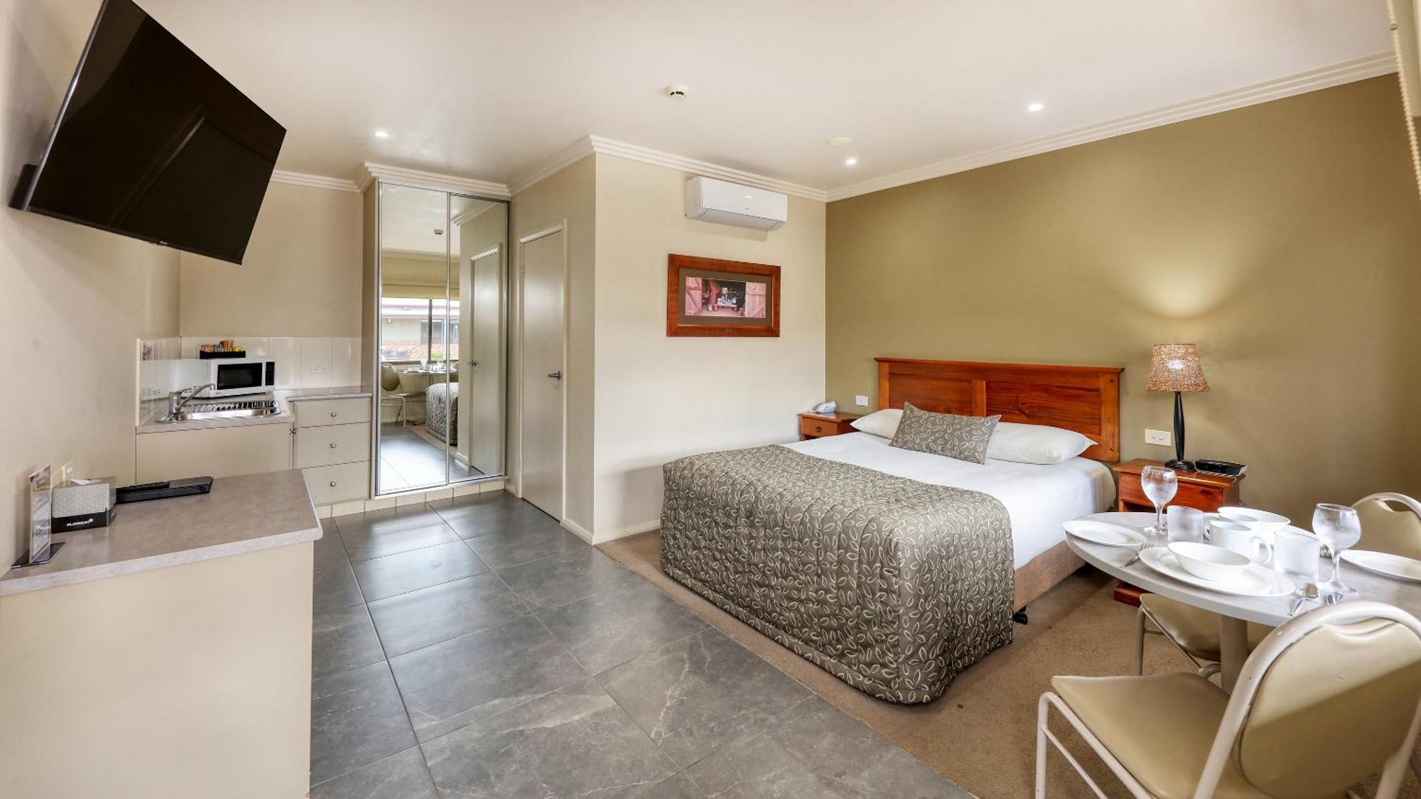 The Saltbush Motor Inn Hay Extérieur photo