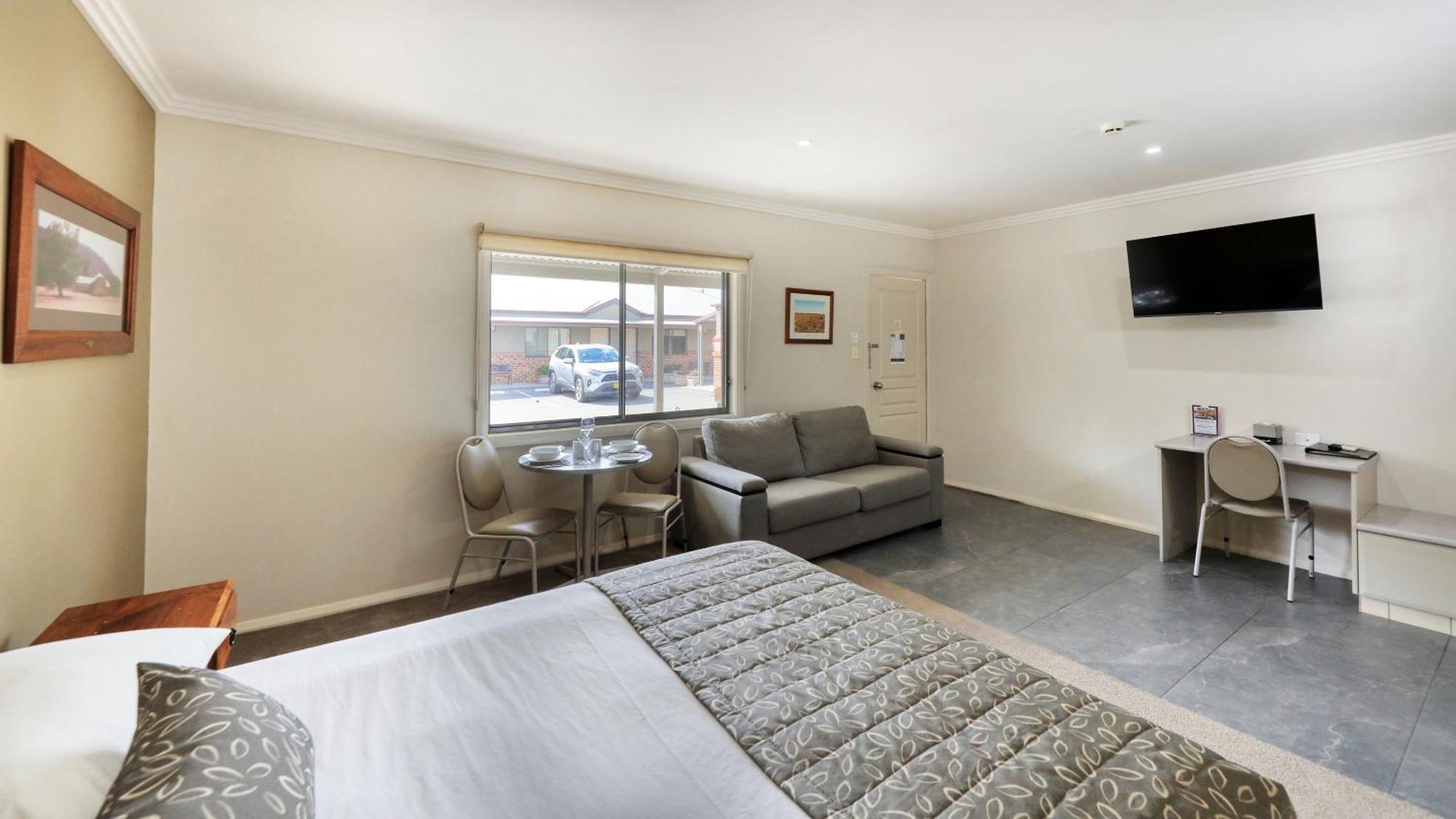 The Saltbush Motor Inn Hay Extérieur photo