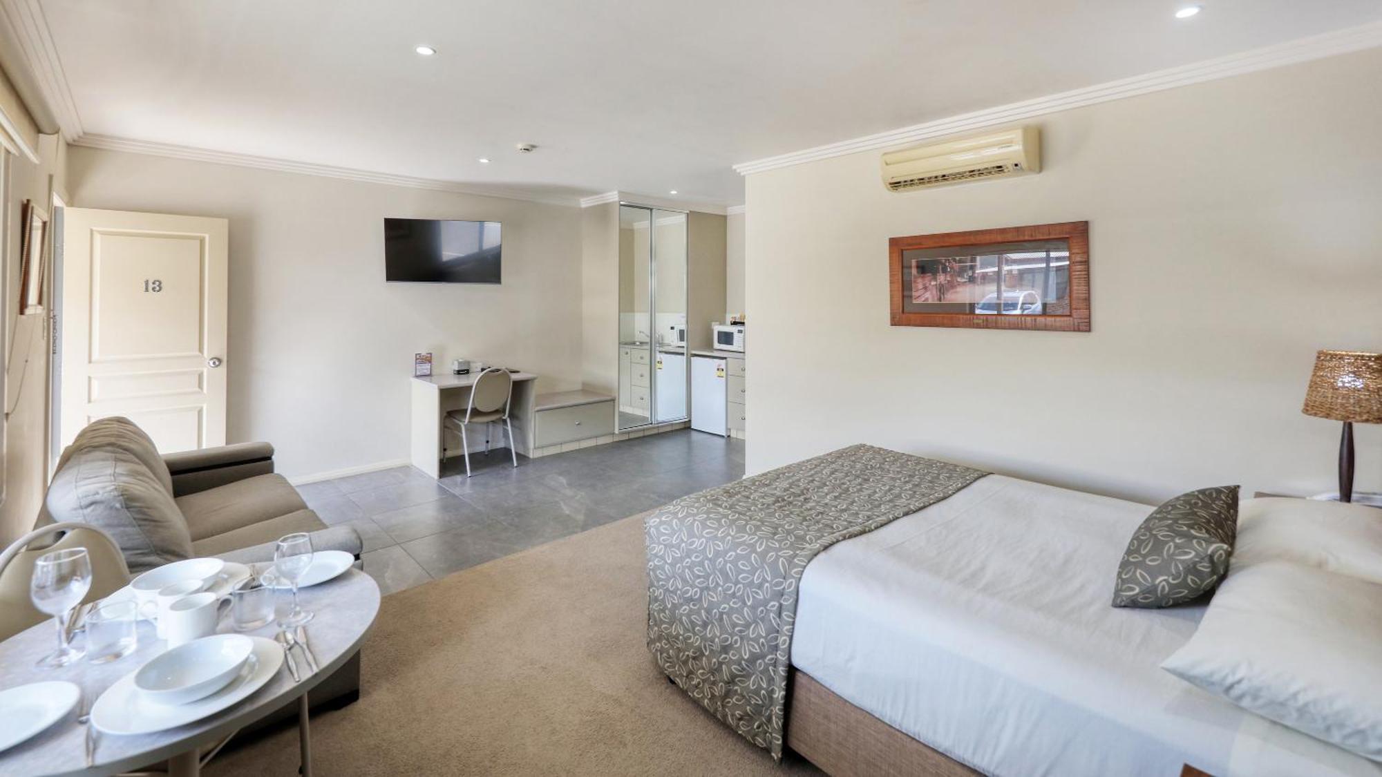 The Saltbush Motor Inn Hay Extérieur photo