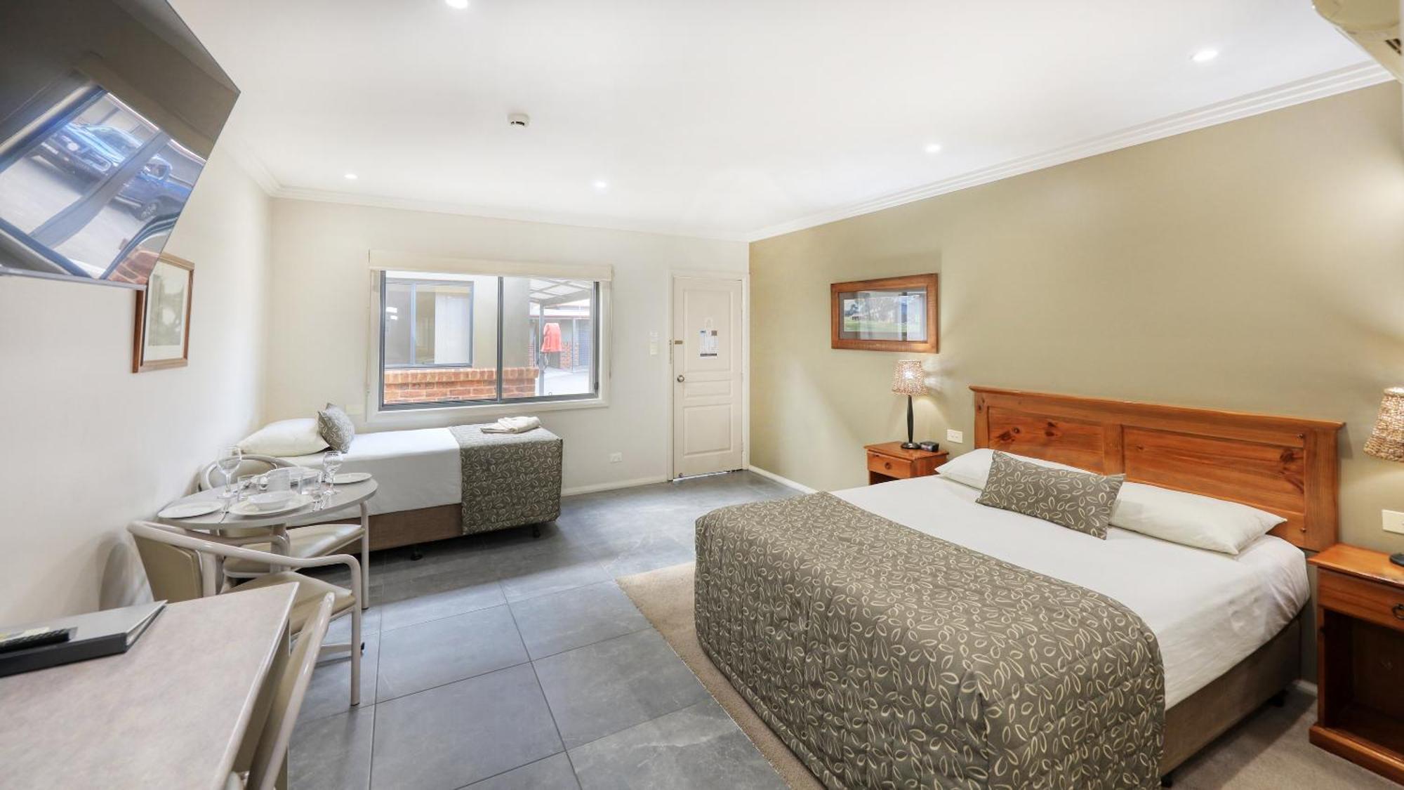 The Saltbush Motor Inn Hay Extérieur photo