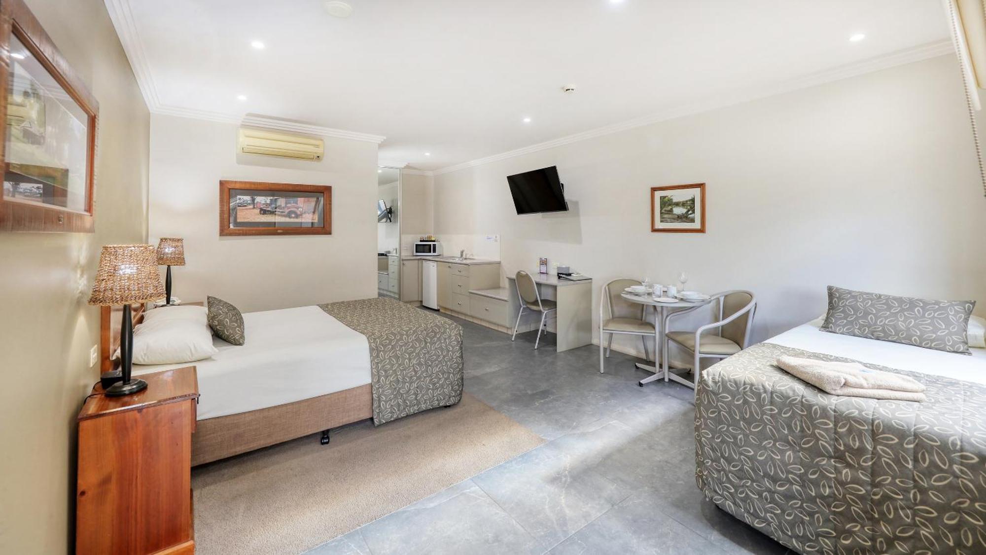 The Saltbush Motor Inn Hay Extérieur photo