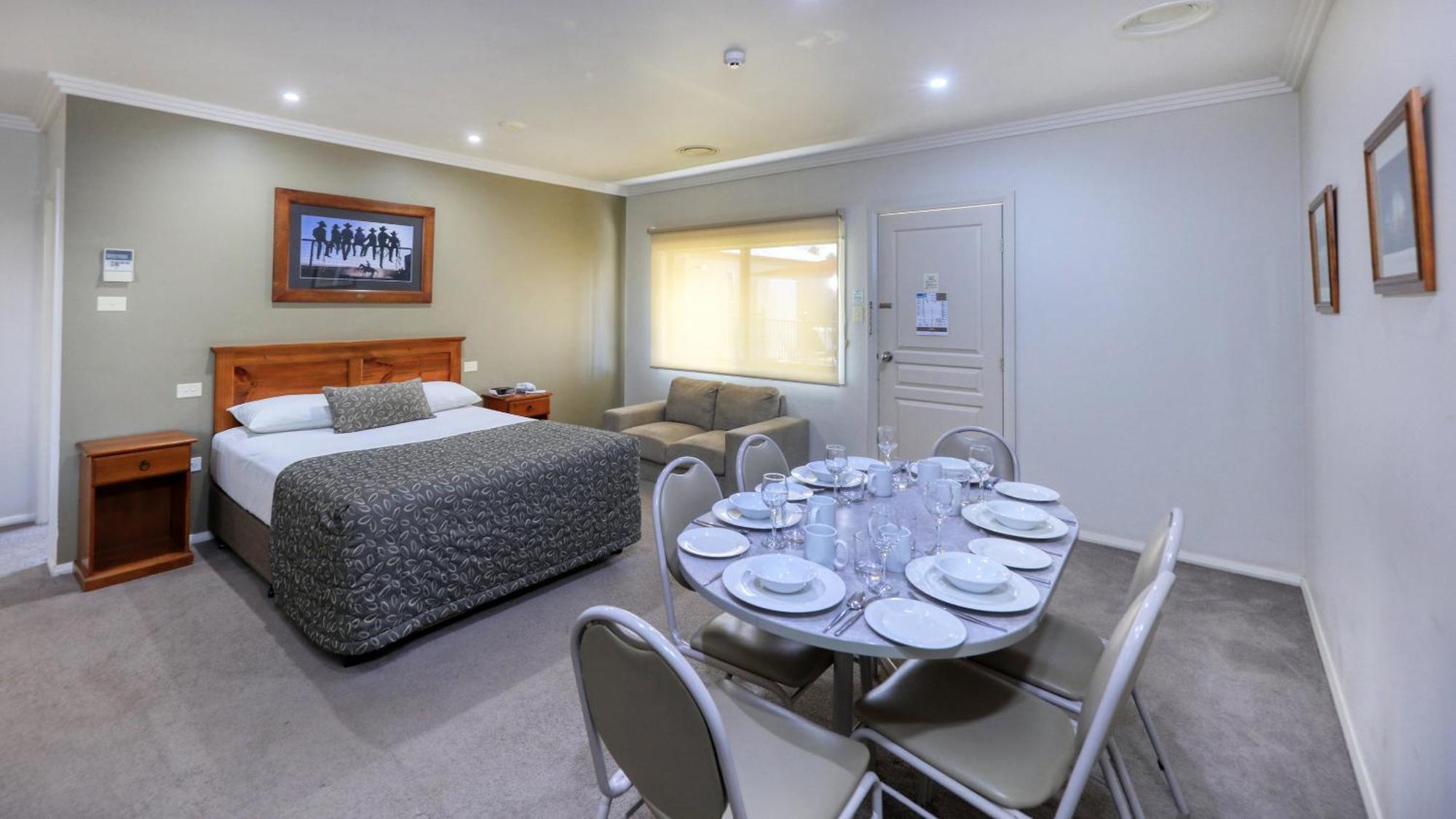 The Saltbush Motor Inn Hay Extérieur photo