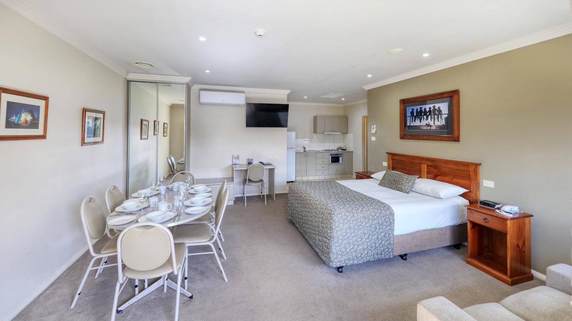 The Saltbush Motor Inn Hay Extérieur photo