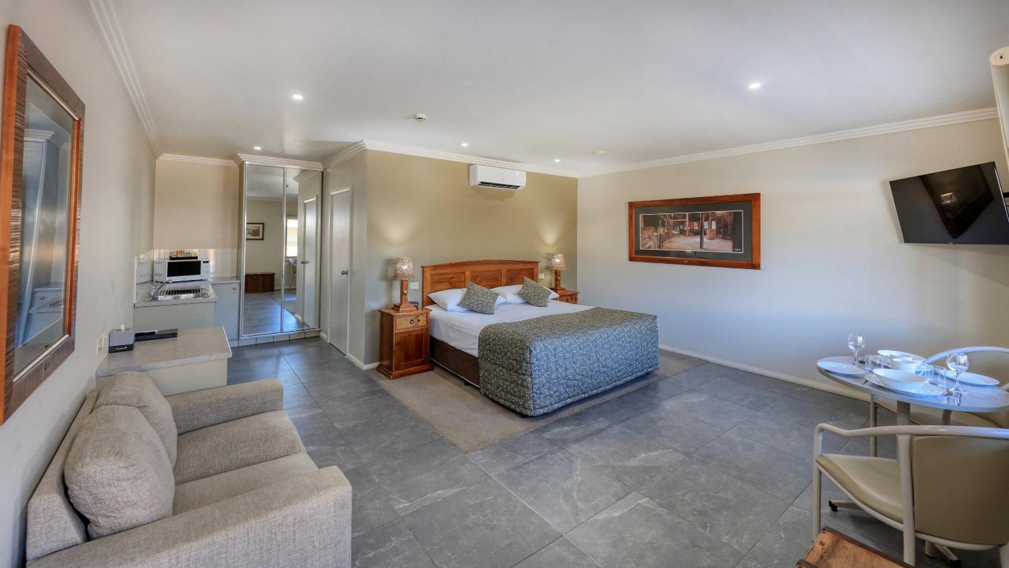 The Saltbush Motor Inn Hay Extérieur photo
