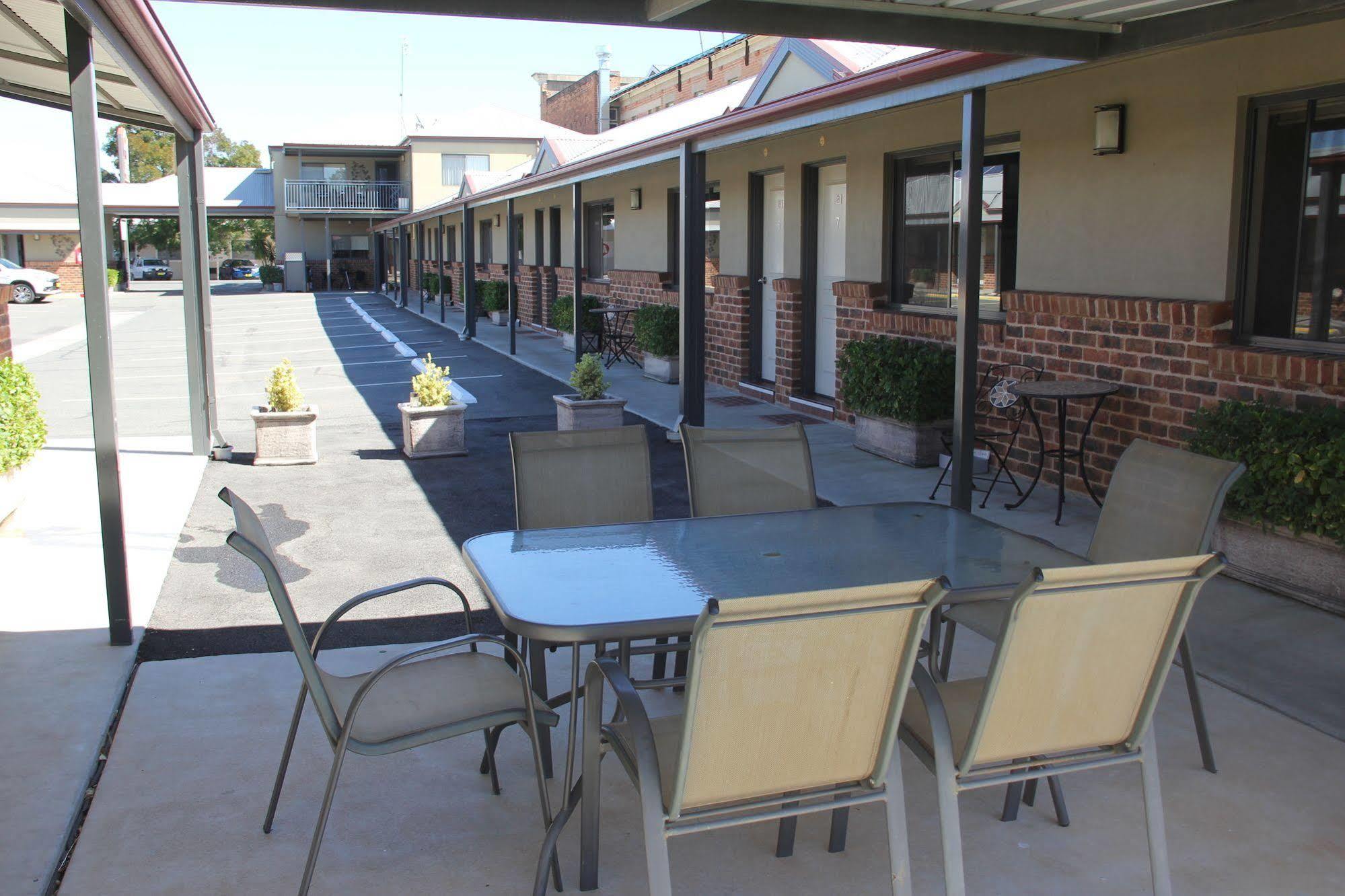 The Saltbush Motor Inn Hay Extérieur photo