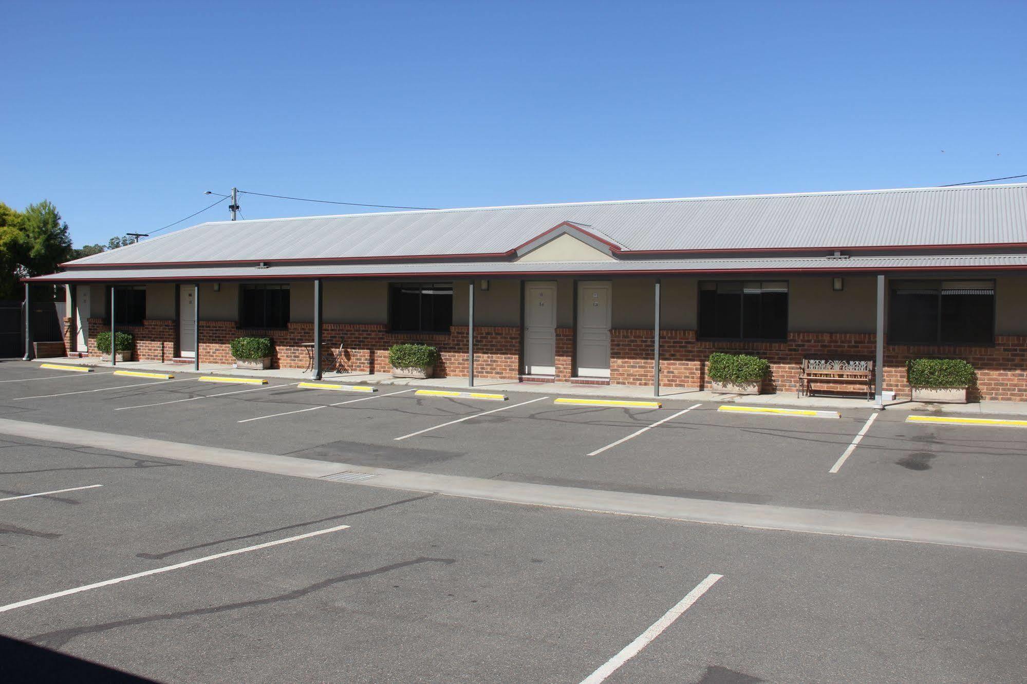 The Saltbush Motor Inn Hay Extérieur photo