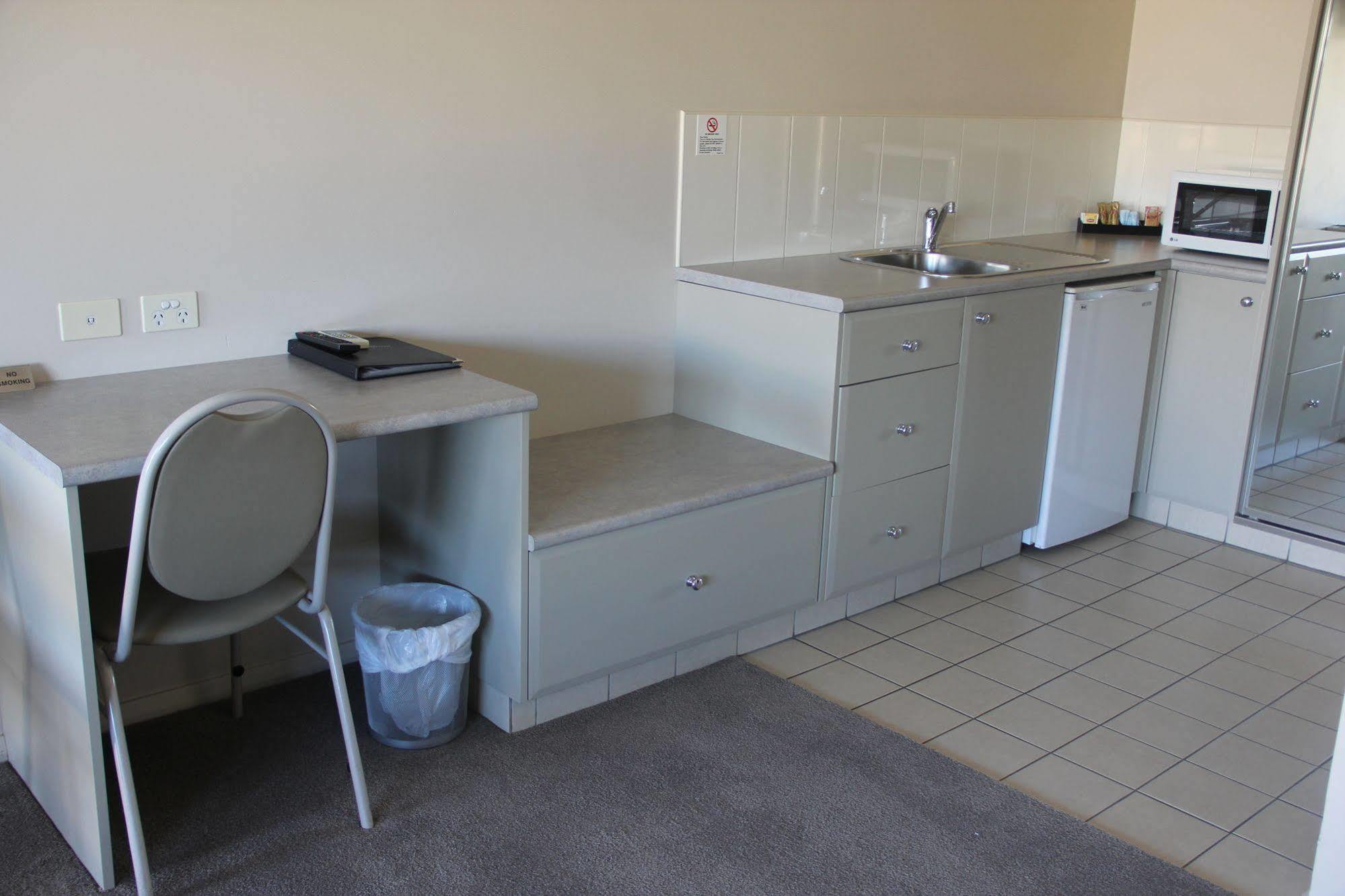 The Saltbush Motor Inn Hay Extérieur photo